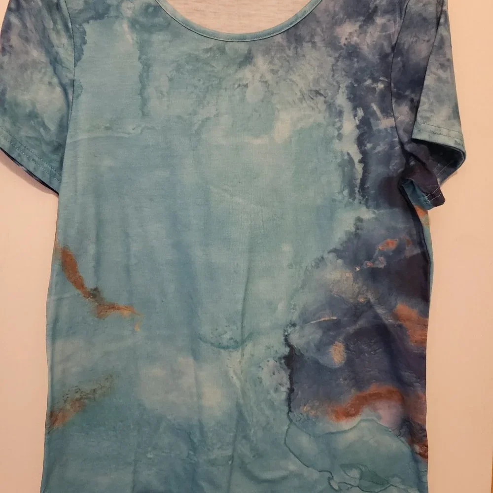 Tops - Picture 3 of 9